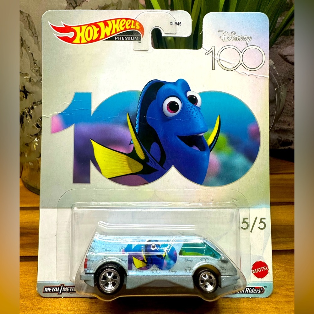 2023 HOT WHEELS PREMIUM DISNEY 100 DREAM VAN XGW DORY 5/5